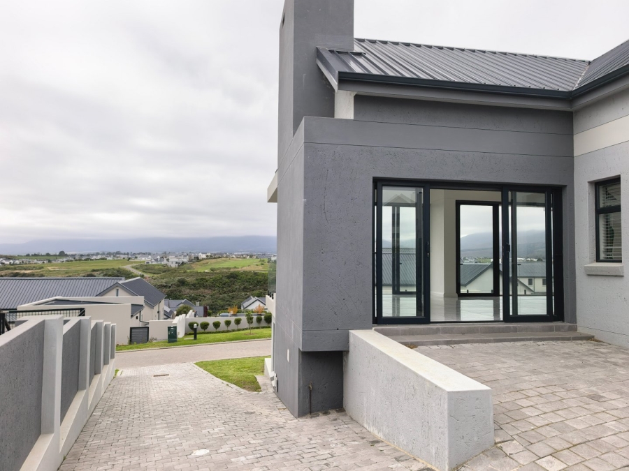 5 Bedroom Property for Sale in Kingswood Golf Estate Western Cape